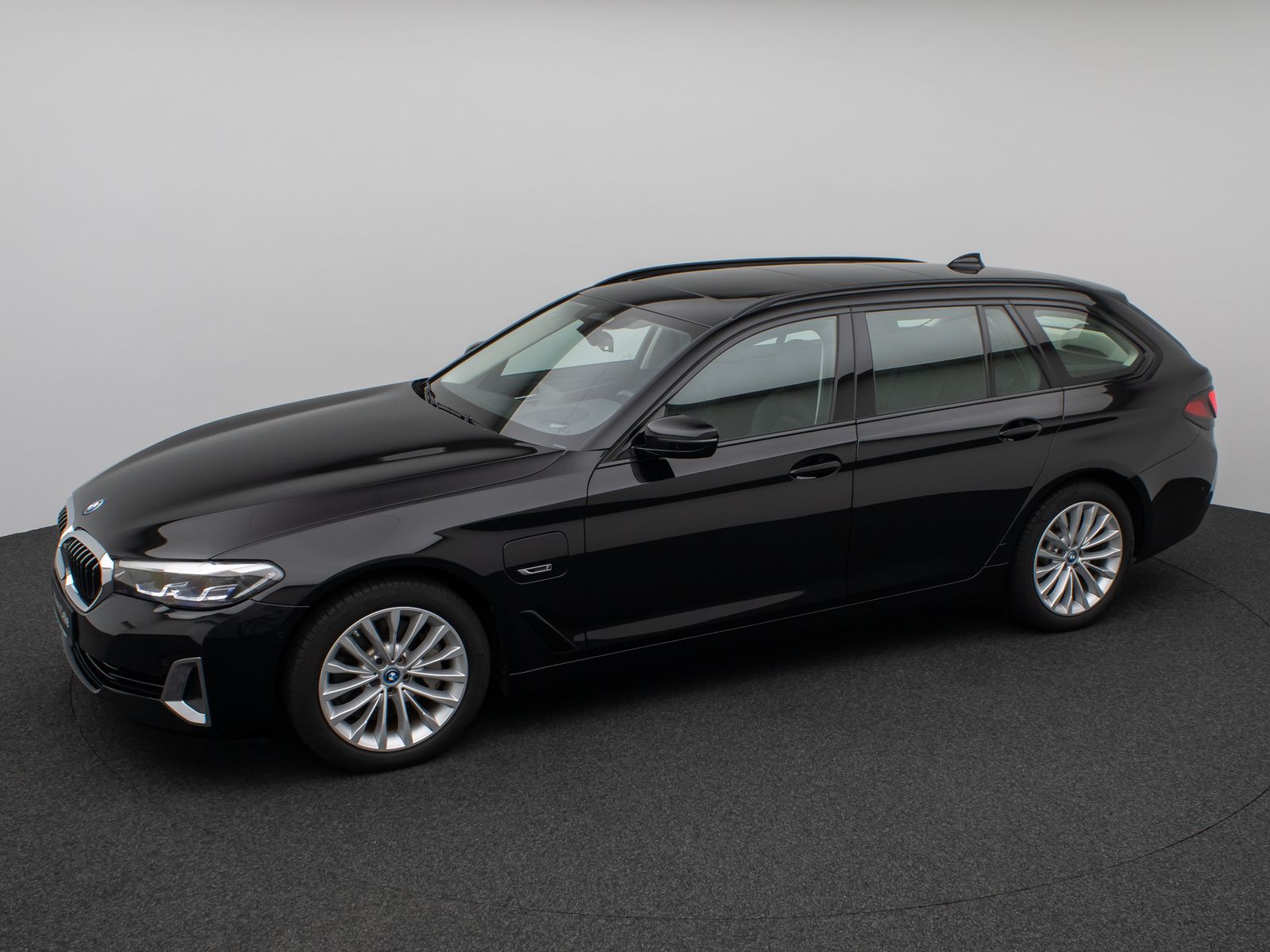 Fahrzeugabbildung BMW 530e Luxury Line Panorama Kamera HUD DAB 4xKlima