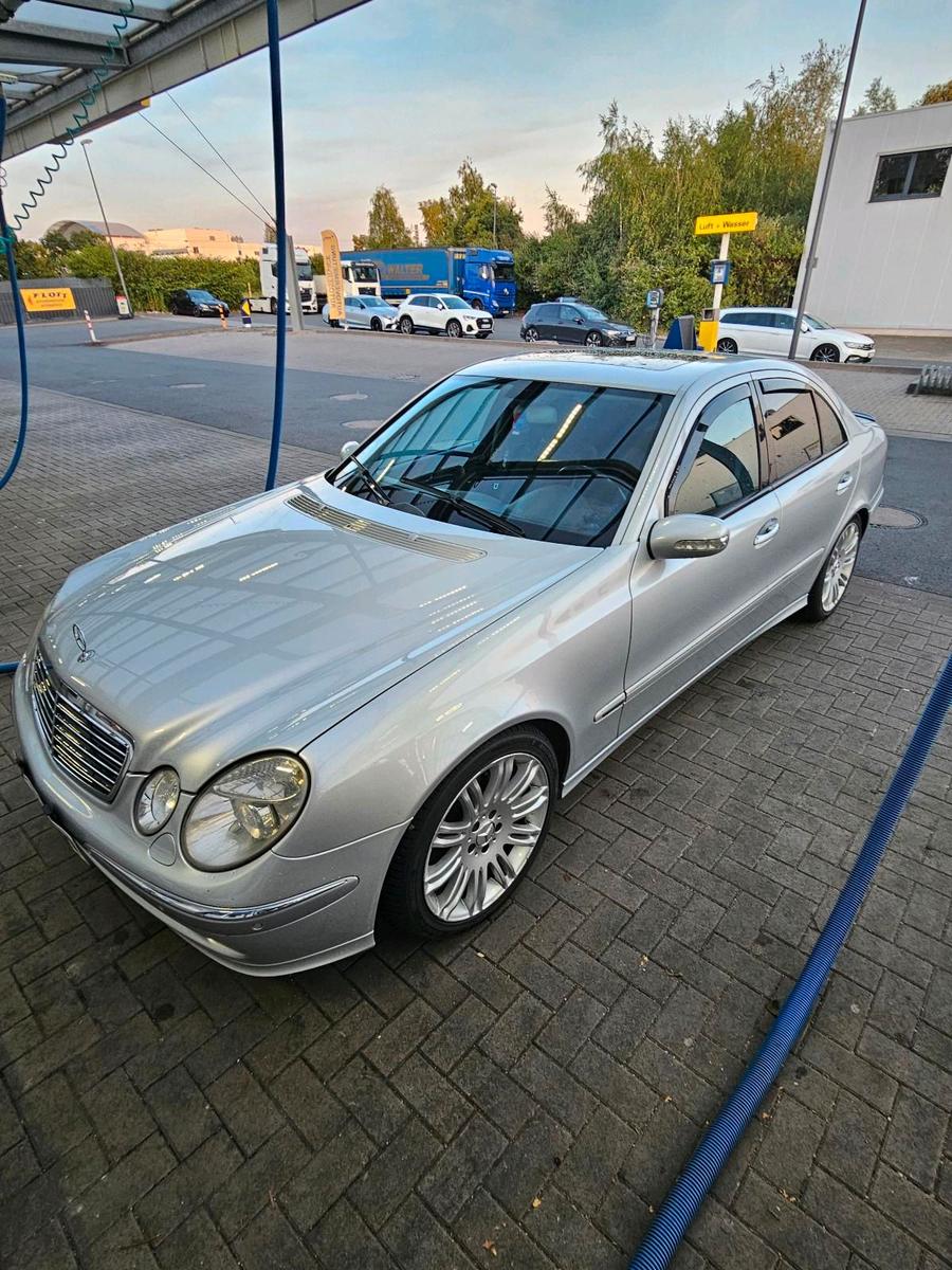 Mercedes-Benz E 320