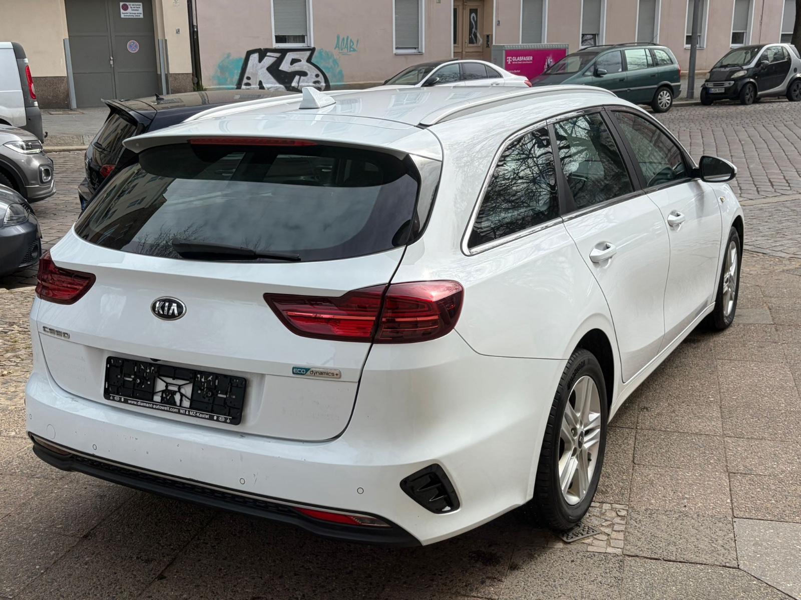 Kia cee'd Sportswagon 1.6 CRDi Hybrid Diesel / E