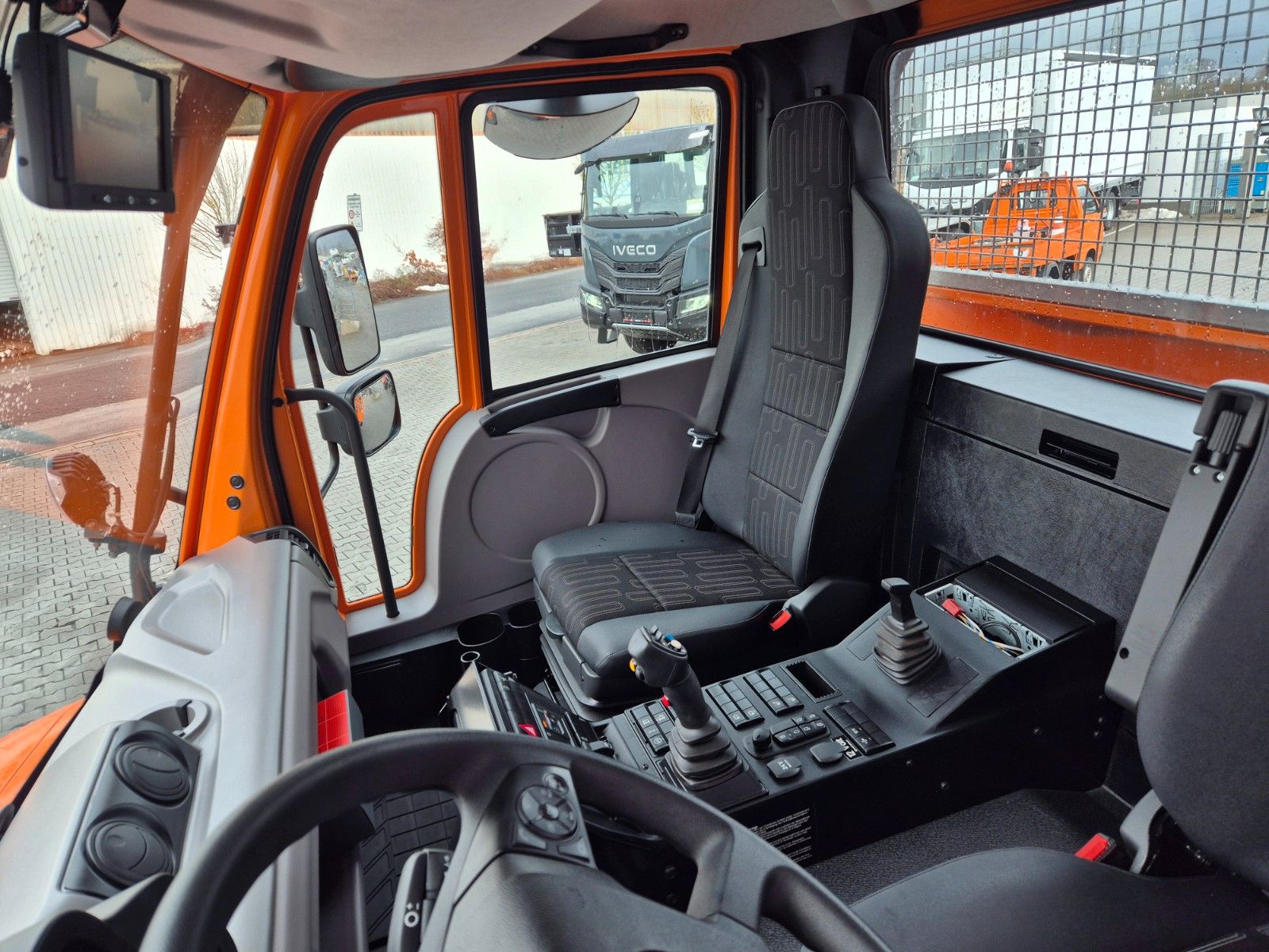 Fahrzeugabbildung Unimog MB U530 4x4 Jotha VarioPilot Zapfwelle Hydro