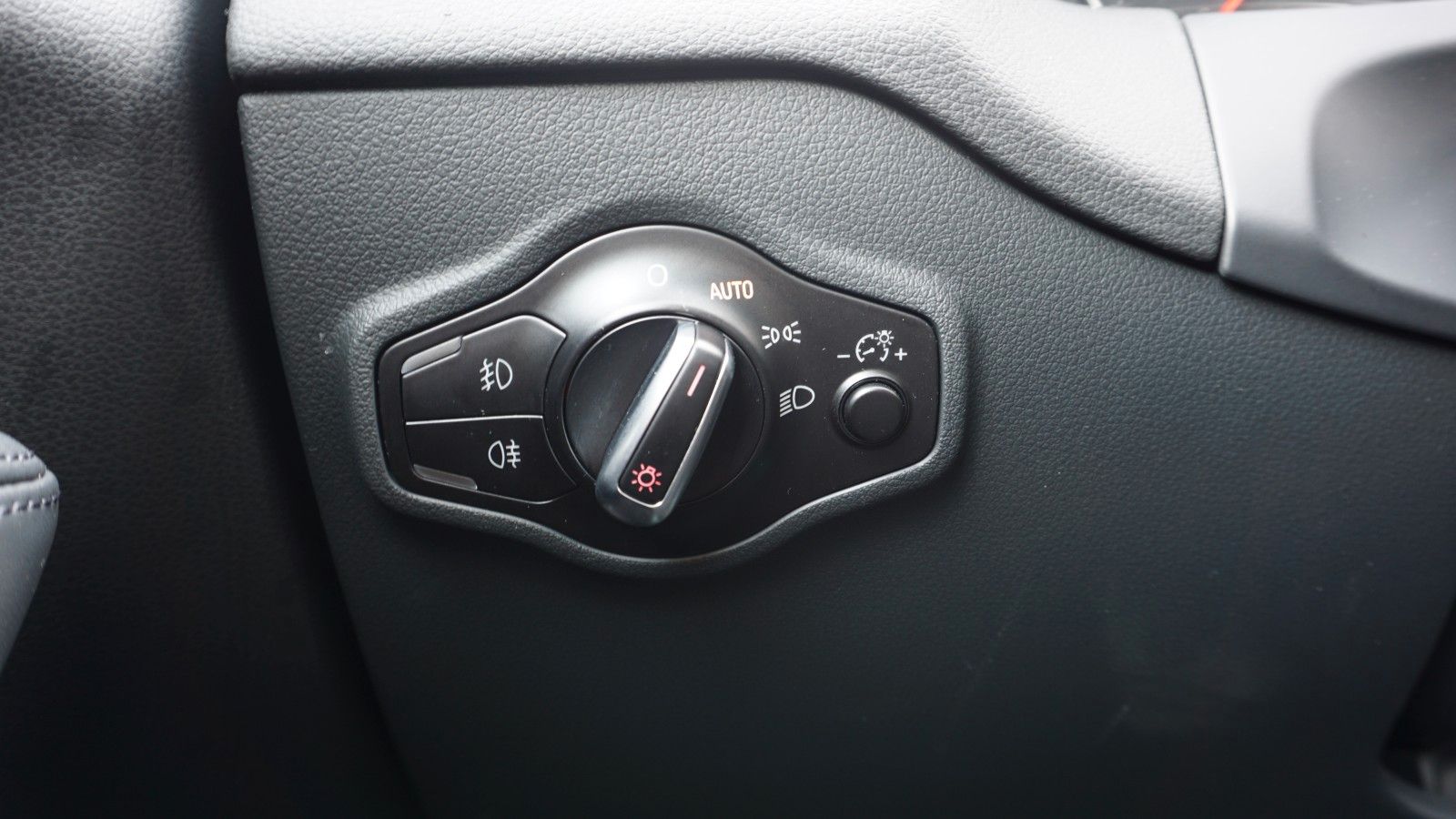 Fahrzeugabbildung Audi Q5 2.0 TDI 140 kW quattro, Standheizung, Pano