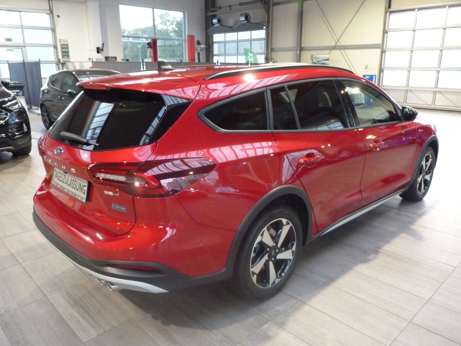Fahrzeugabbildung Ford Focus Turnier Active X Automatik/Navi