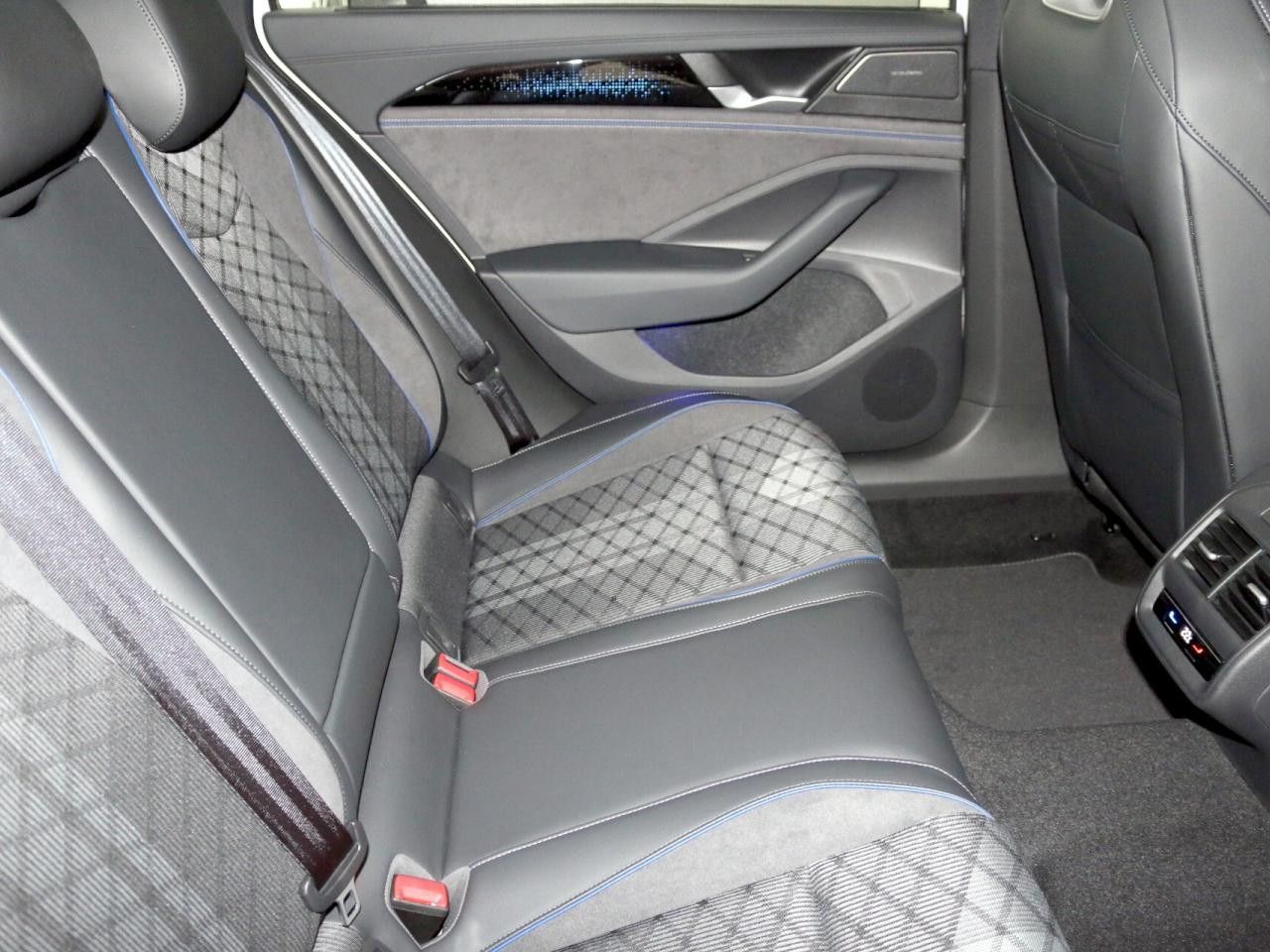 Volkswagen Passat Variant - Bild 12