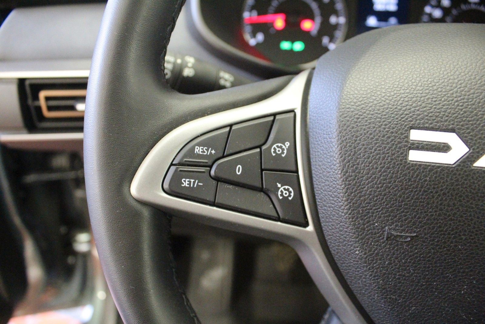 Fahrzeugabbildung Dacia Jogger TCE 110 Extreme+ 5-Sitzer *AHK*