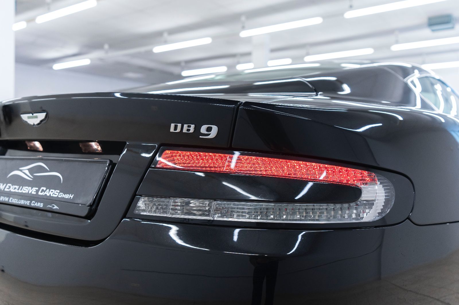 Fahrzeugabbildung Aston Martin DB9 Coupe Schalter 1/385 Sportpaket