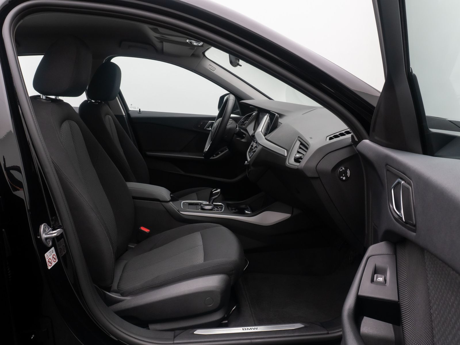 Fahrzeugabbildung BMW 118d Advantage PDC GeschwindigReg DAB CockpitPro