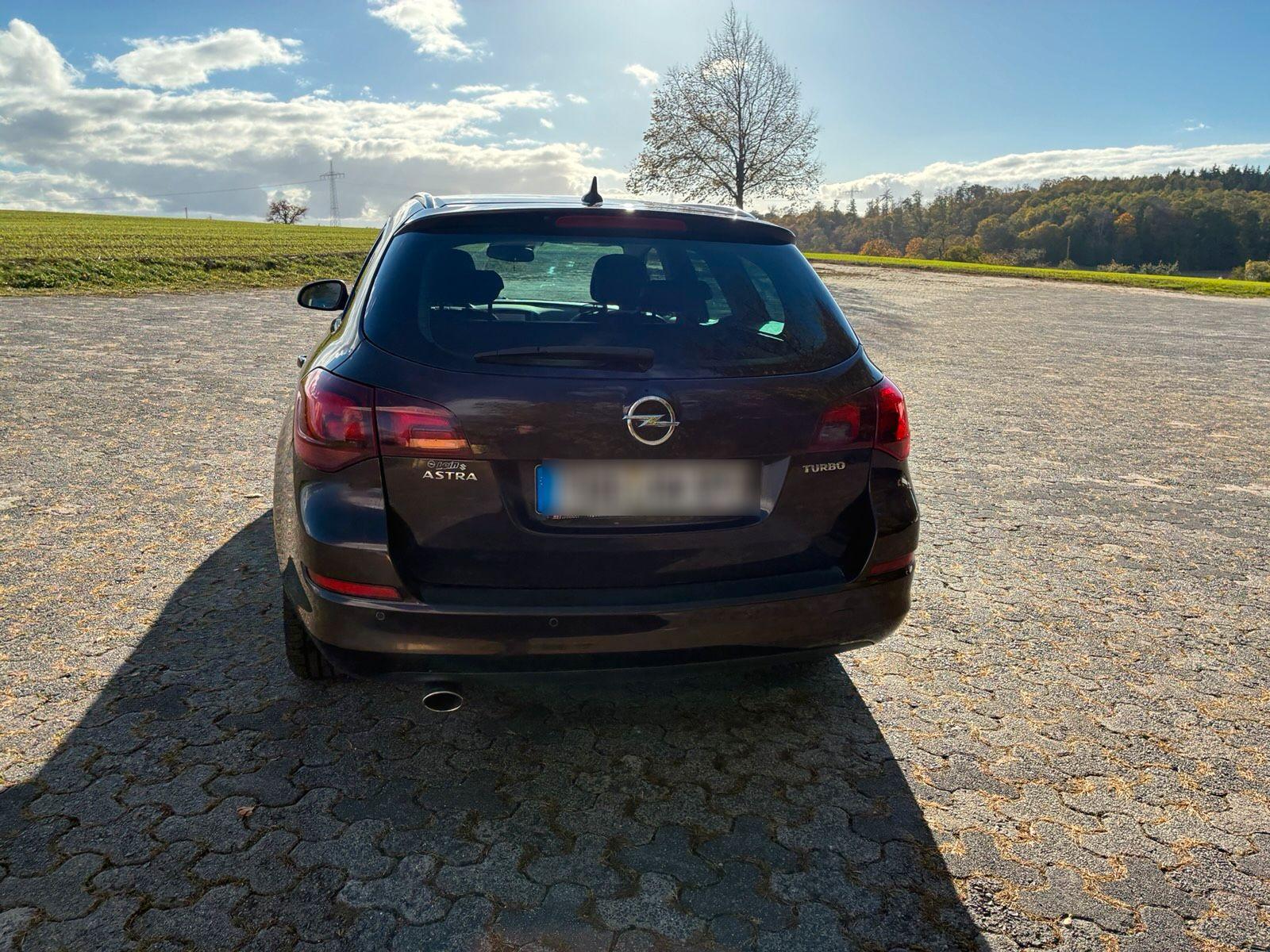 Opel Astra 2012 — photo 7