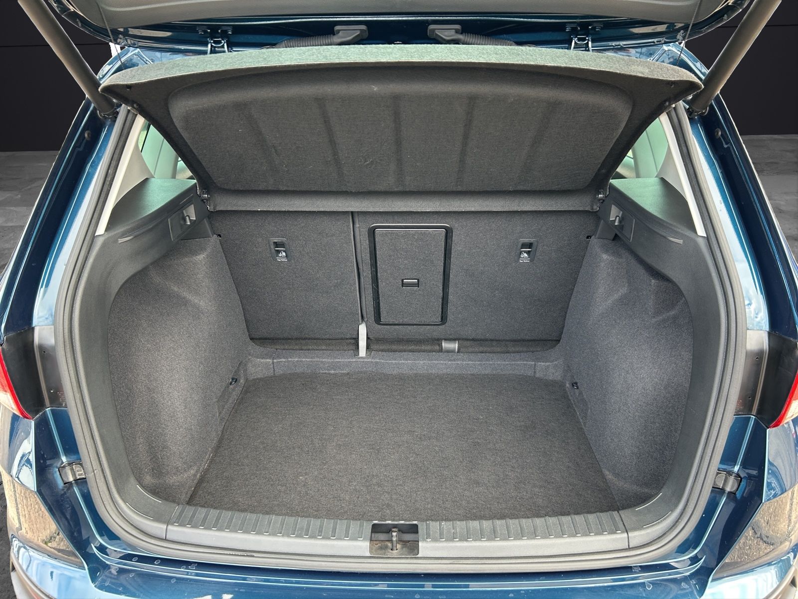 Fahrzeugabbildung SEAT Ateca TDI Xperience DSG LED AHK Navi ACC RFK SH