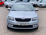 Skoda Octavia Combi Elegance - Skoda Octavia aus 2013