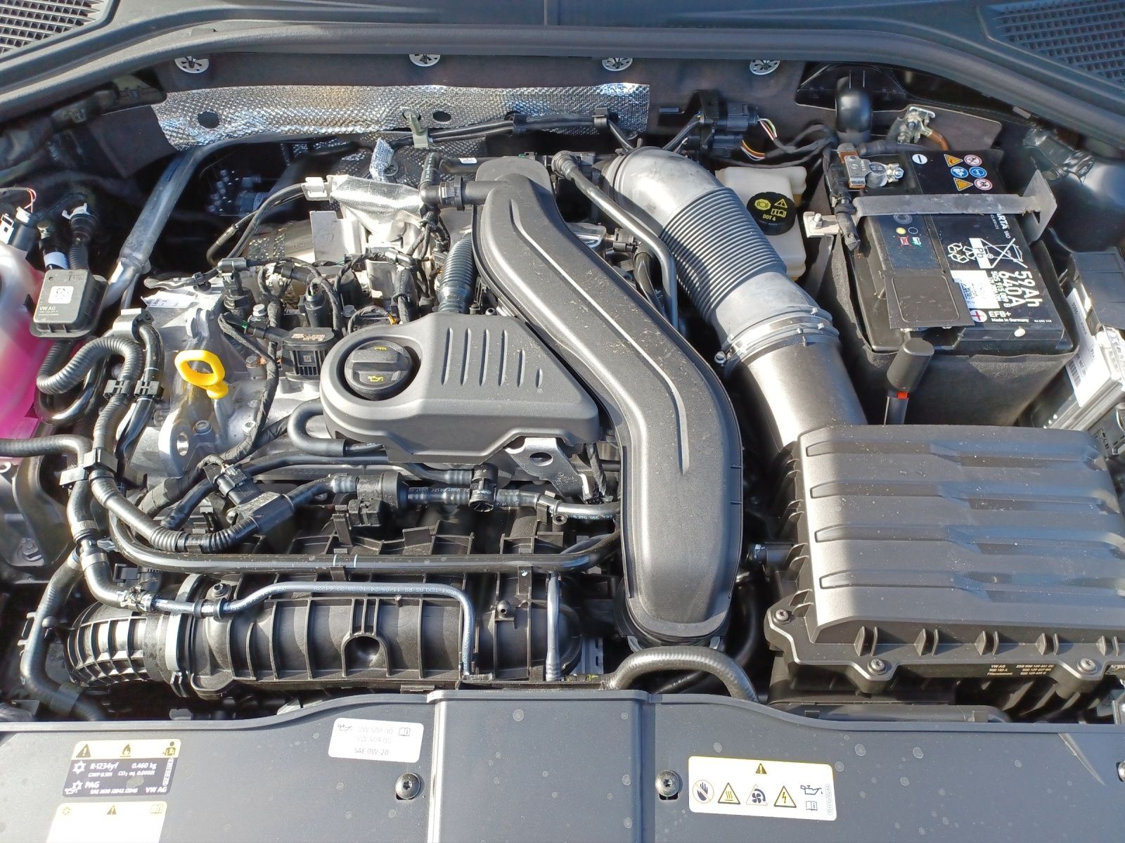 Fahrzeugabbildung Volkswagen T-Roc TSI Life LED CarPlay AID ACC RFK SH LM