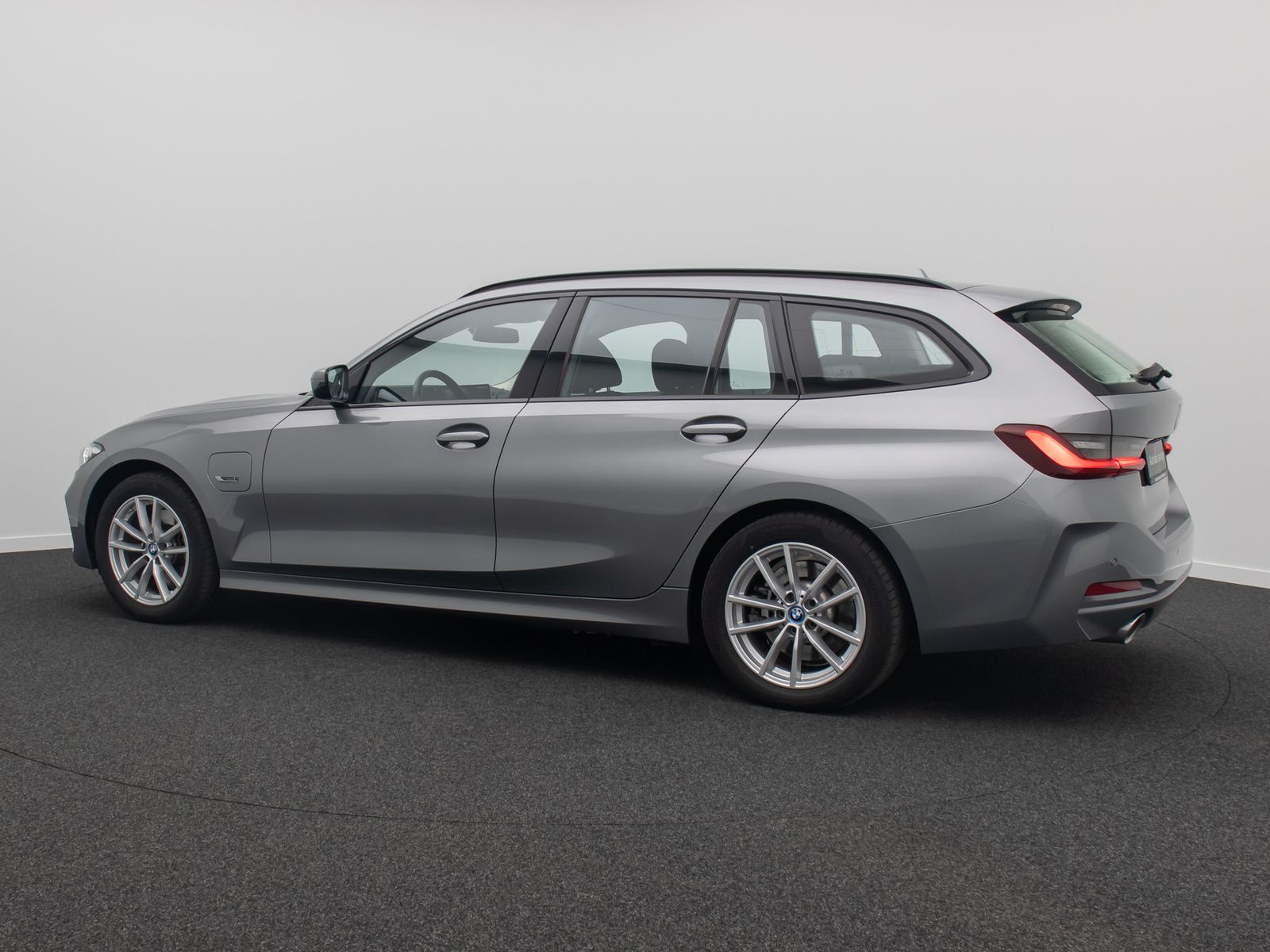 Fahrzeugabbildung BMW 330e AHK DAB Cockpit+ FernlichtAss Sport