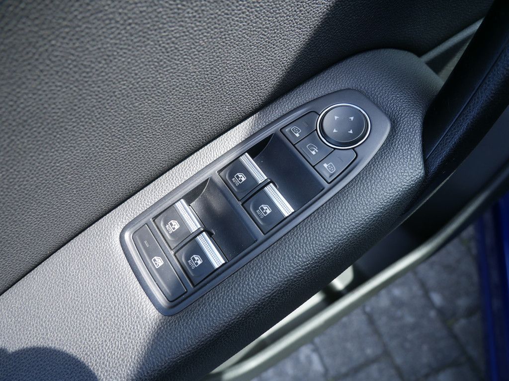Fahrzeugabbildung Renault Captur Intens TCe 140 GPF SHZ KAMERA NAVI LED