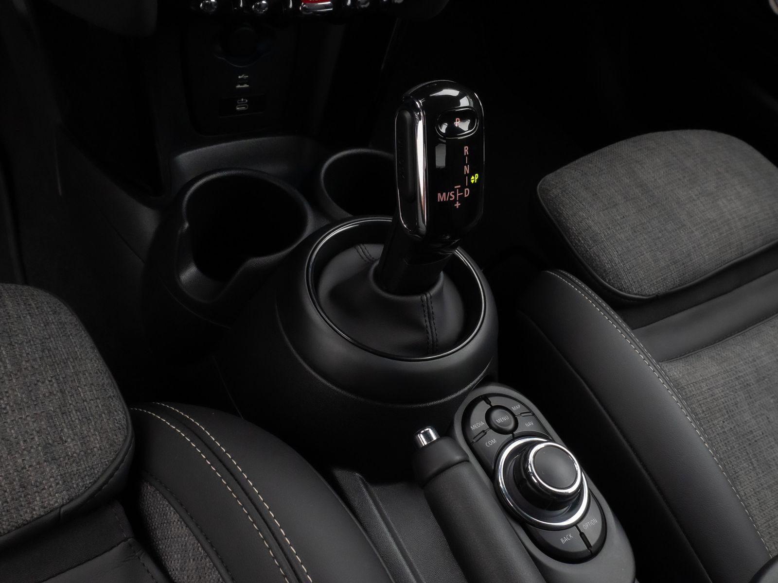 Fahrzeugabbildung MINI Cooper Cabrio Kamera HUD DAB H/K Komfort Voll
