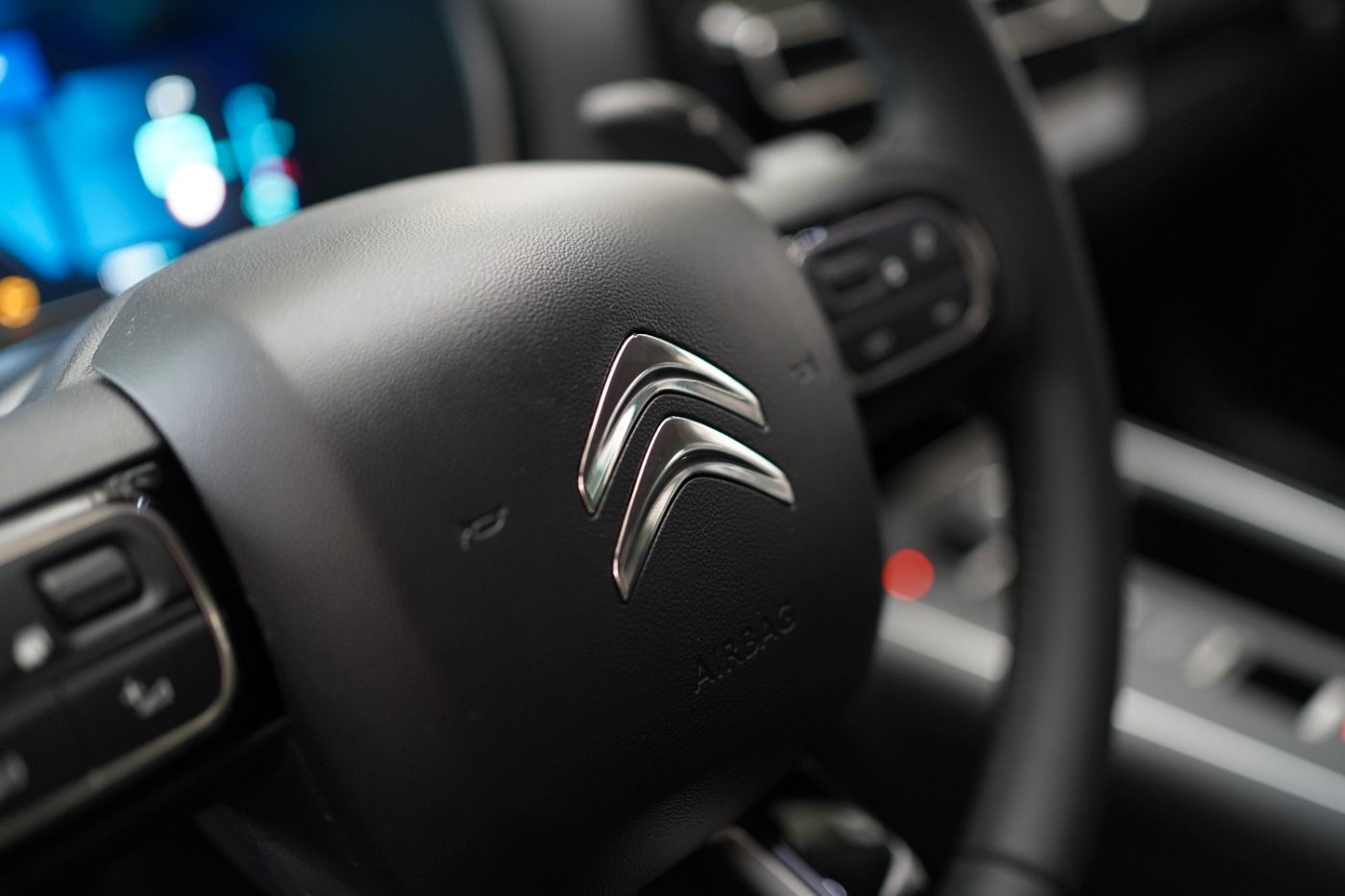 Fahrzeugabbildung Citroën C5 Aircross Plug In Hybrid 225 C-Series Navi DAB