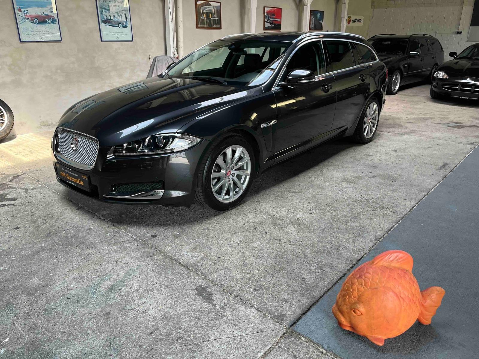 Jaguar XF Sportbrake 2.2 D Aut. Xenon SHZ PDC Keyless