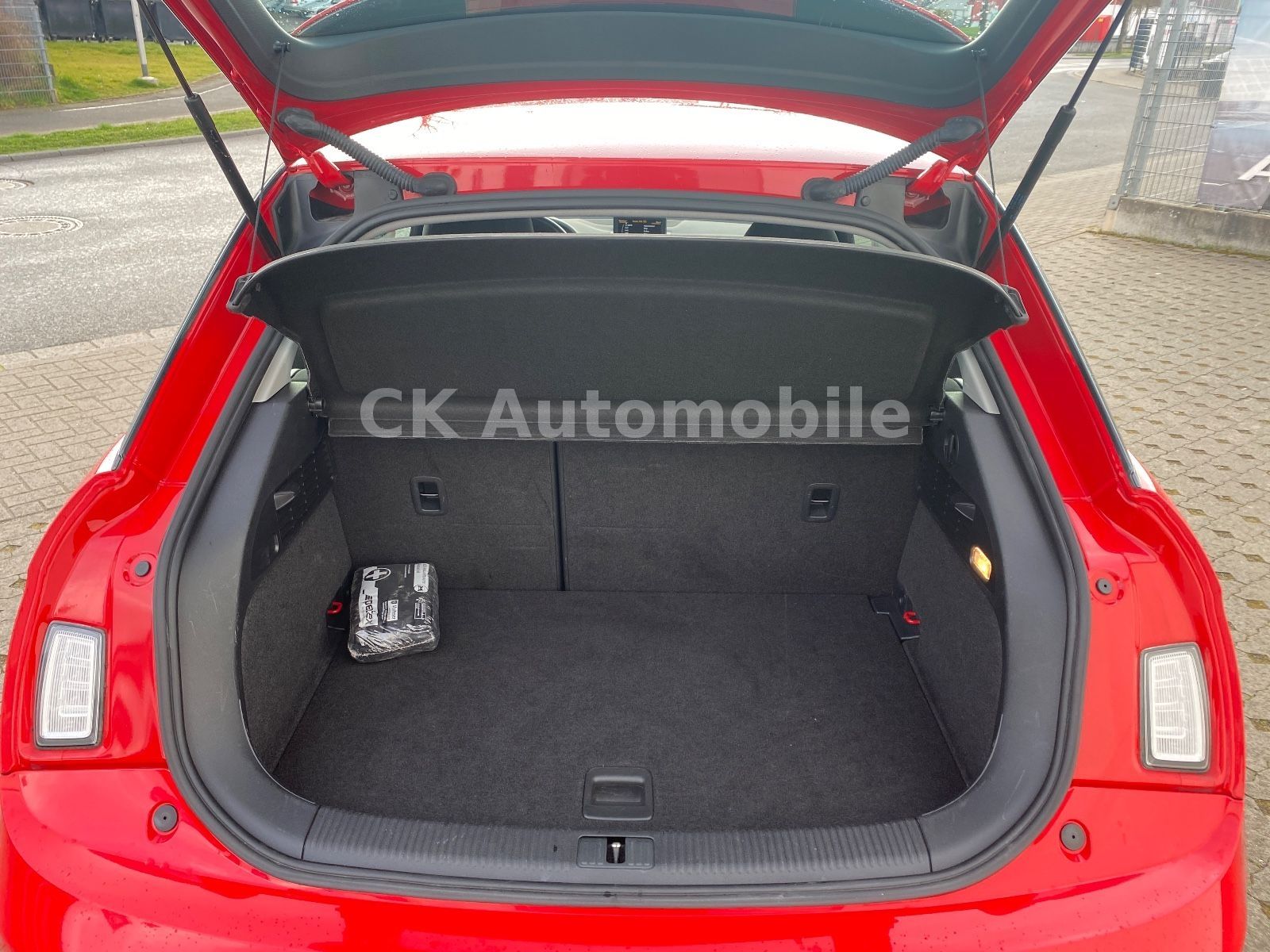 Fahrzeugabbildung Audi A1 Attraction 1.6 TDI DSG/Klima/Bi-Xenon/SHZ/PDC