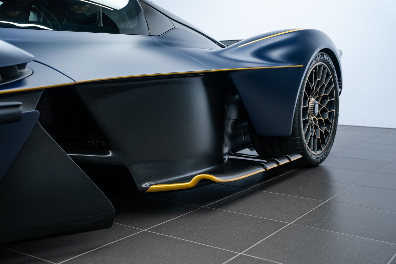 Fahrzeugabbildung Aston Martin Valkyrie /*1 of 150*/SERVICEPACK/FULL PPF