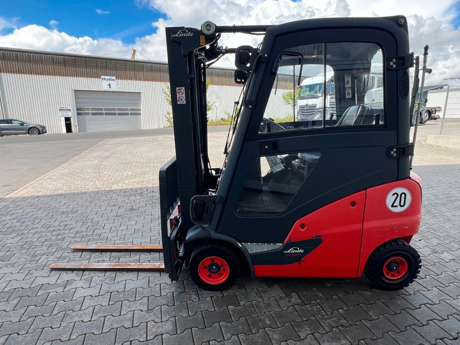 Fahrzeugabbildung Linde H14D-01 / HH 4,6m / 2.252h / Diesel / SS / Waage