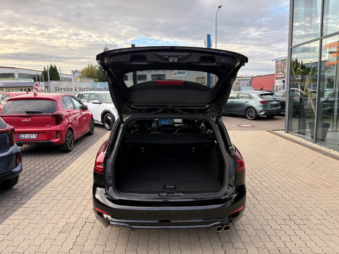 Fahrzeugabbildung Ford Focus Turnier ST-Line X HUD AHK-abnehmbar Navi
