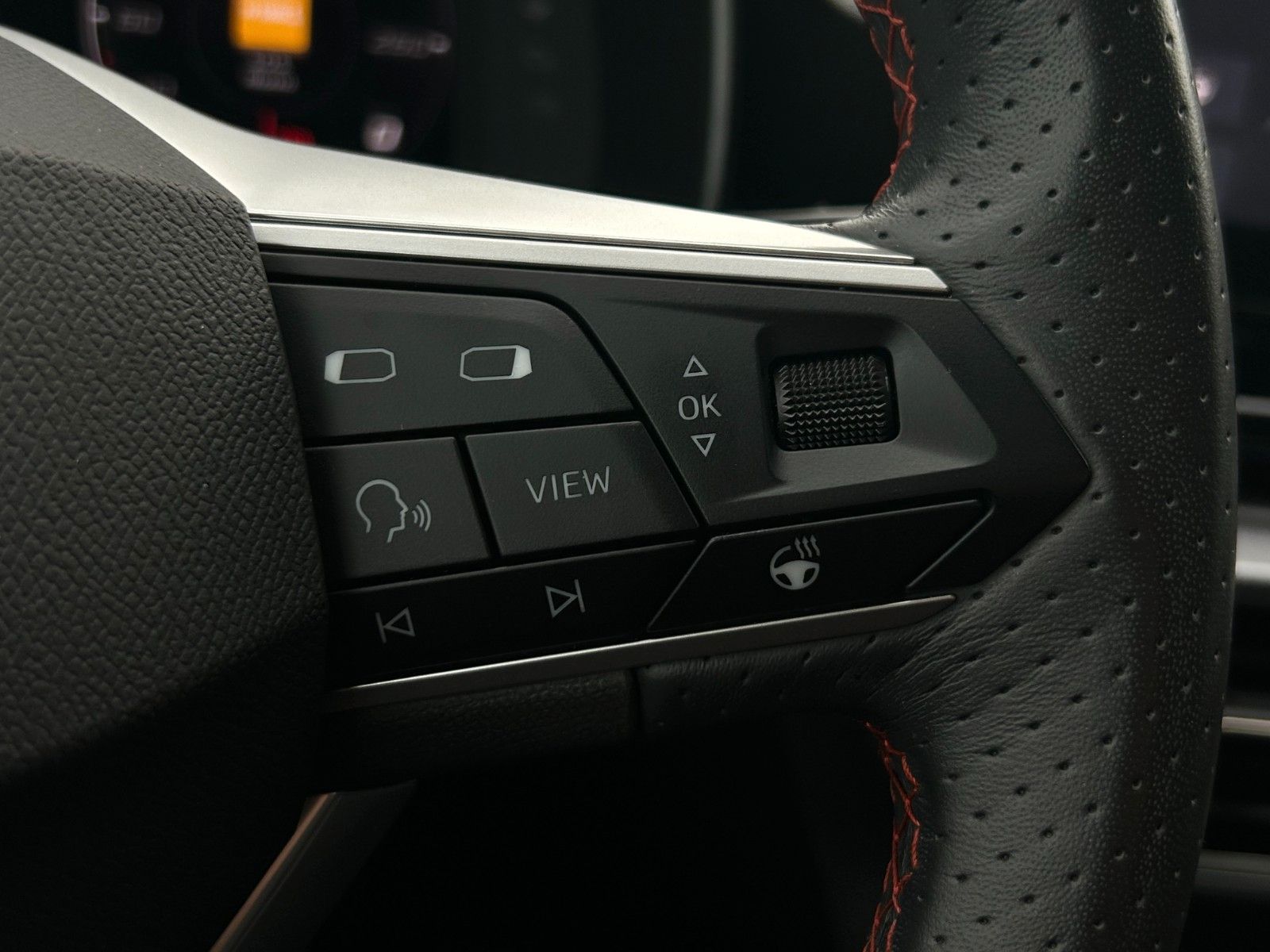 Fahrzeugabbildung SEAT Leon 1.5 TSI FR ACC LED VC SHZ LHZ Kam Ambiente