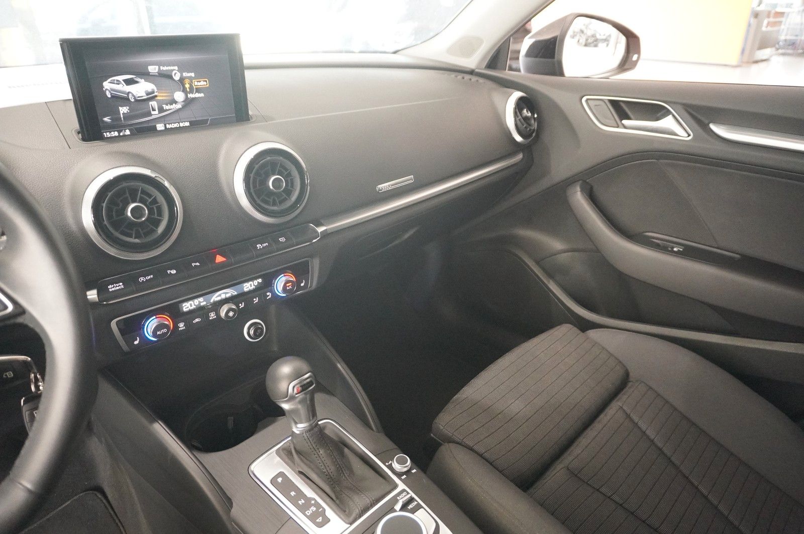 Fahrzeugabbildung Audi A3 LIM. 35 TDI S-TRONIC SPORT NAVI/SH/KAMERA/AHK