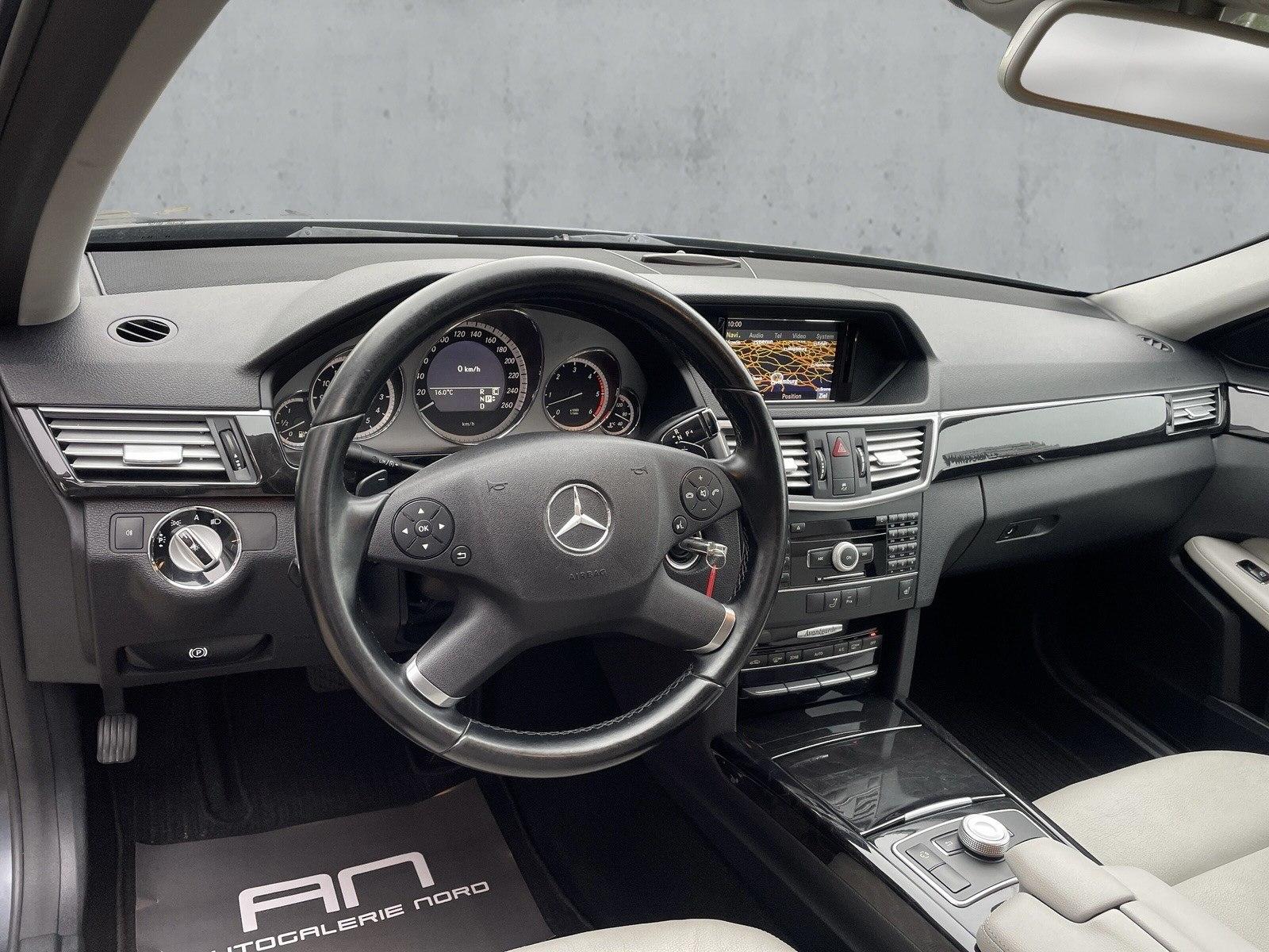 Mercedes-Benz E300 2010 — photo 11