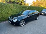 Mercedes-Benz C 230 schwarz  - Mercedes-Benz C 230: Sportwagen