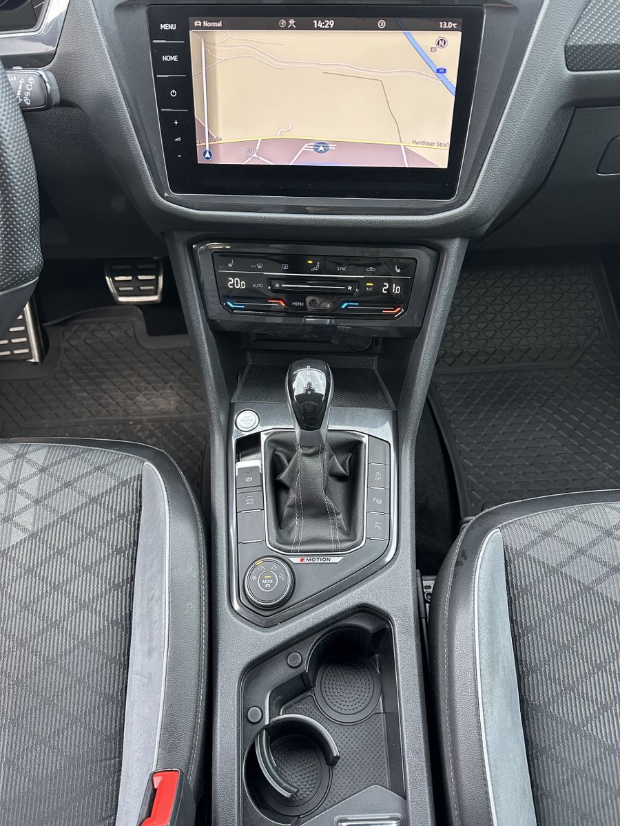 Fahrzeugabbildung Volkswagen Tiguan Allspace 4M R-Line Black 7Sitzer AHK+360°