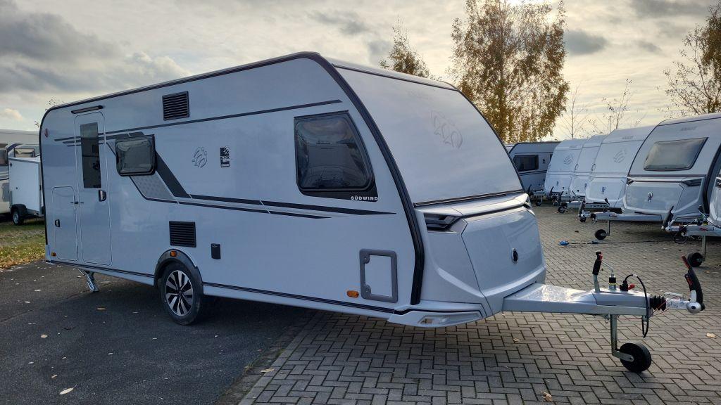 Knaus Südwind 540 FDK Black Selection Garagentür recht