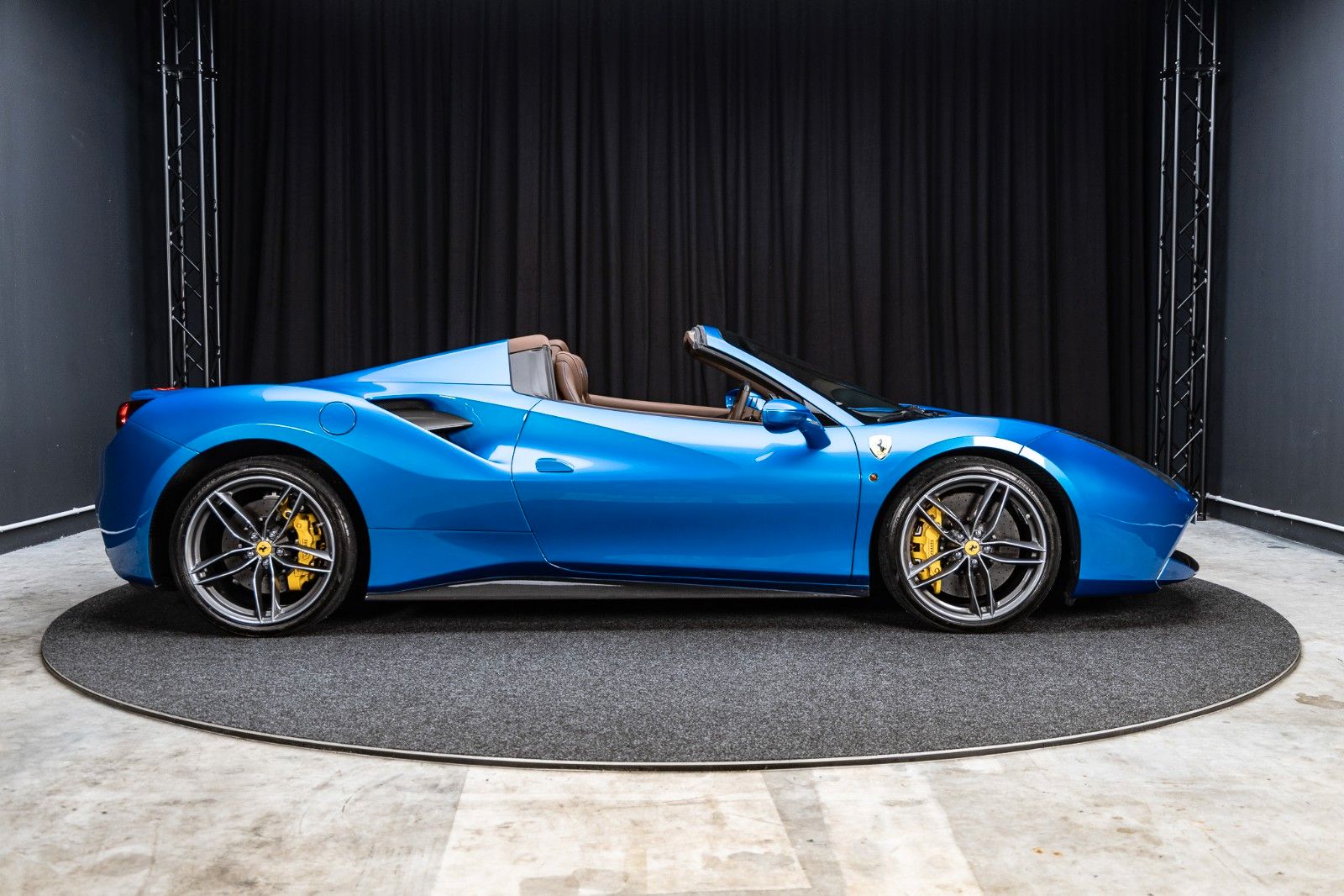 Fahrzeugabbildung Ferrari 488 Spider + Carbon + Daytona + Liftsystem
