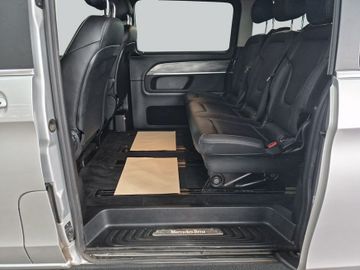 Mercedes V 220 - 11