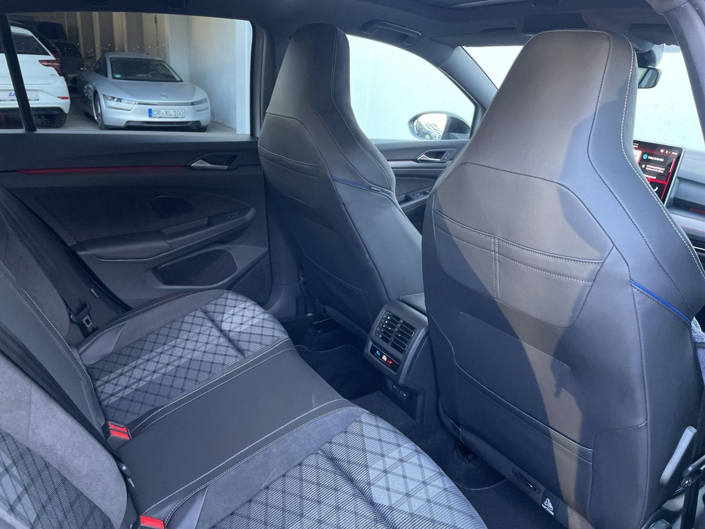 Golf VIII R-Line 2.0TDI DSG H&K/AHK/Pano/HUD/Nav