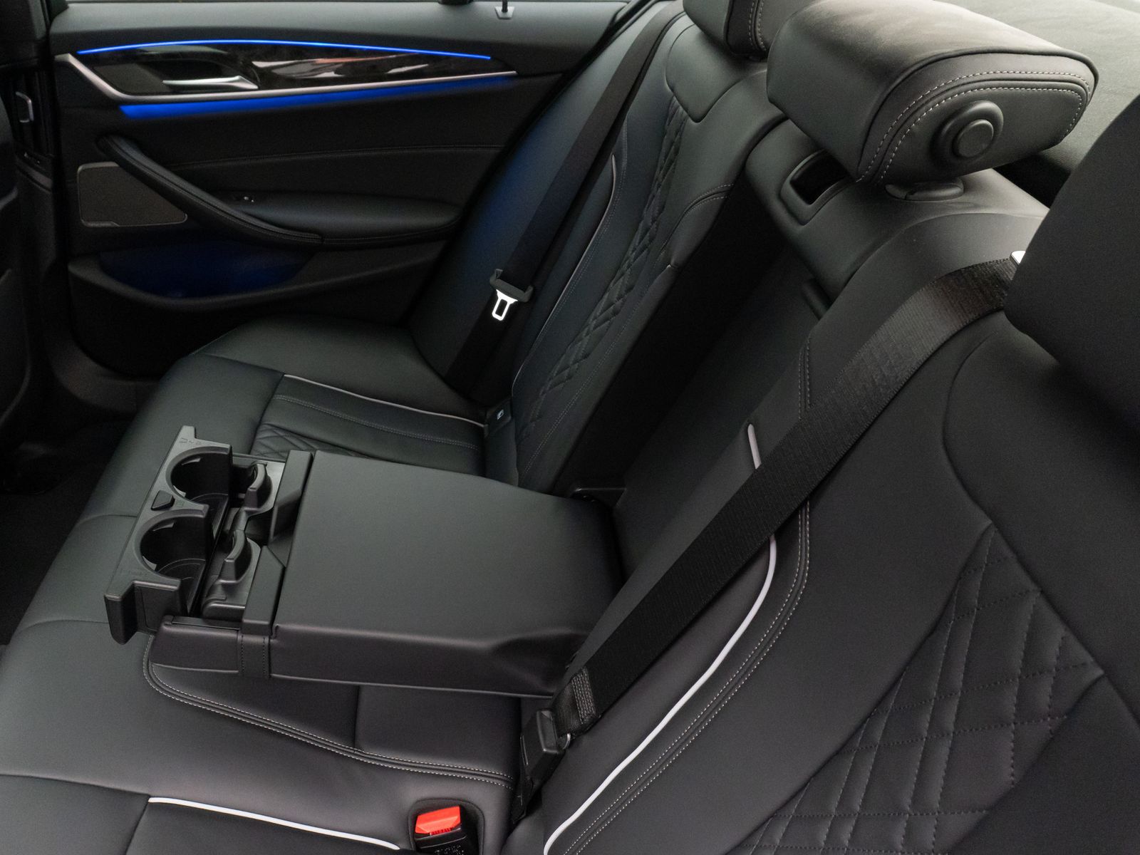 Fahrzeugabbildung BMW 540i xD M Sport Glasdach Laser Kamera HUD SoftCL