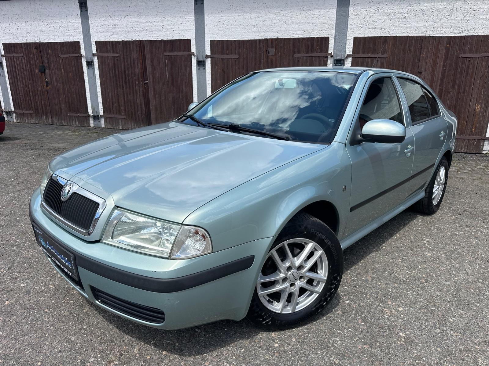Skoda Octavia Lim. Tour AHK vom Rentner Alus TOP