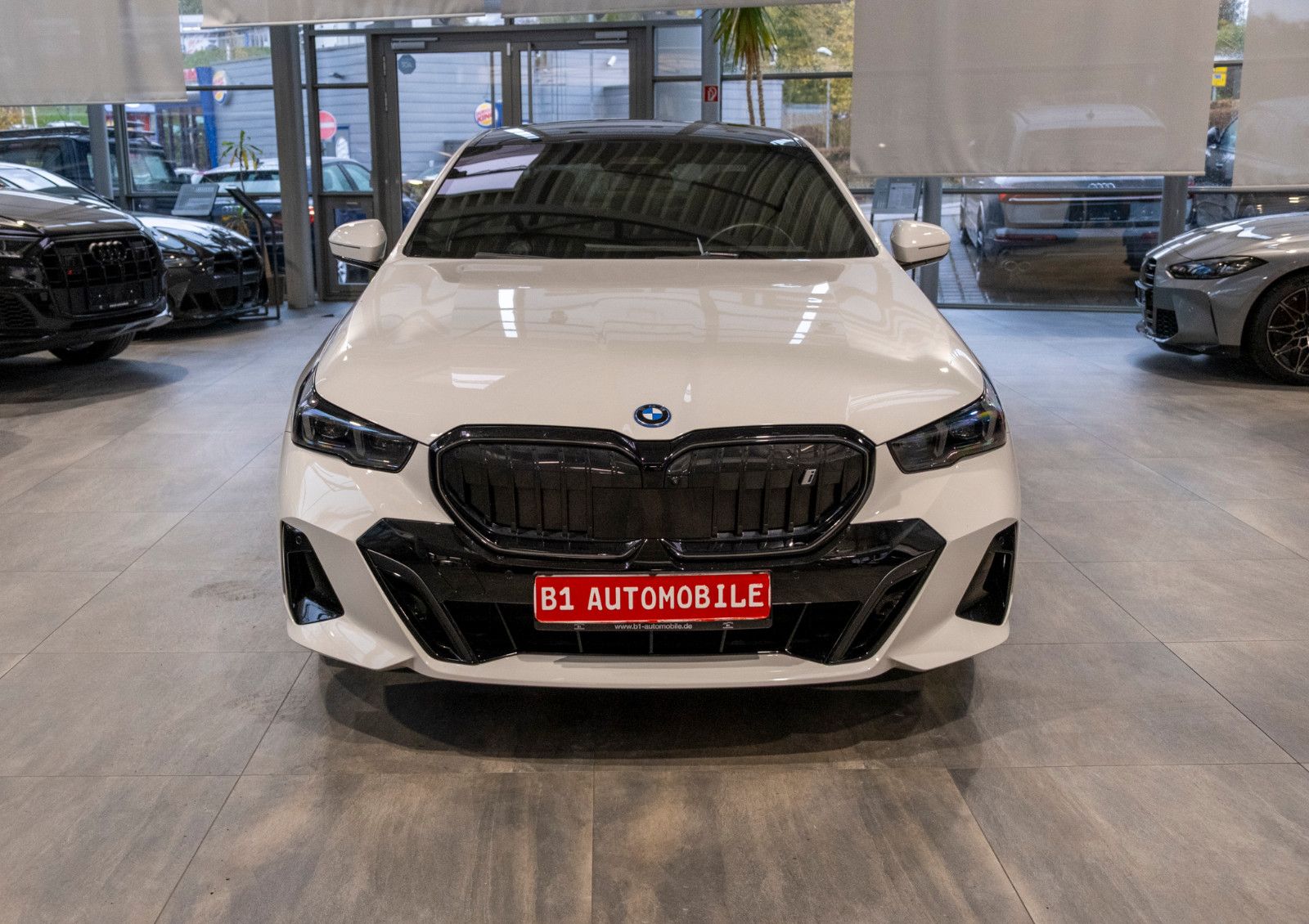 BMW i5 Lim. 40 eDrive M Sport*AHKICON*HUD*PANO*20 Z imagem 2