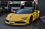 Ferrari SF90 Spider *Atelier+Giallo Triplo+Lift+Carbon* - mit Hybrid-Antrieb: Roadster