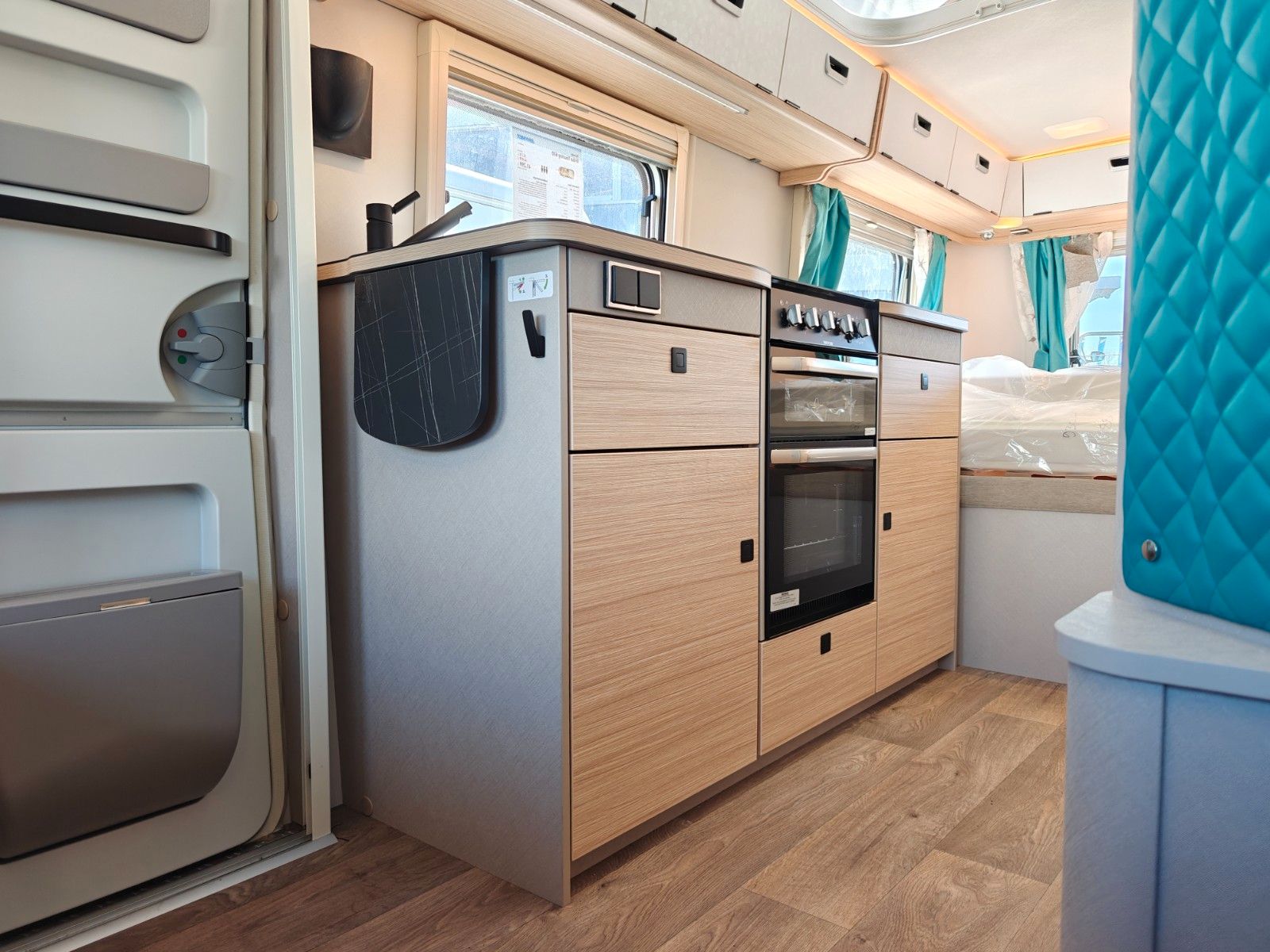 Fahrzeugabbildung HYMER / ERIBA / HYMERCAR Touring 630 Harbour Blue - JETZT 6.719€ SPAREN !