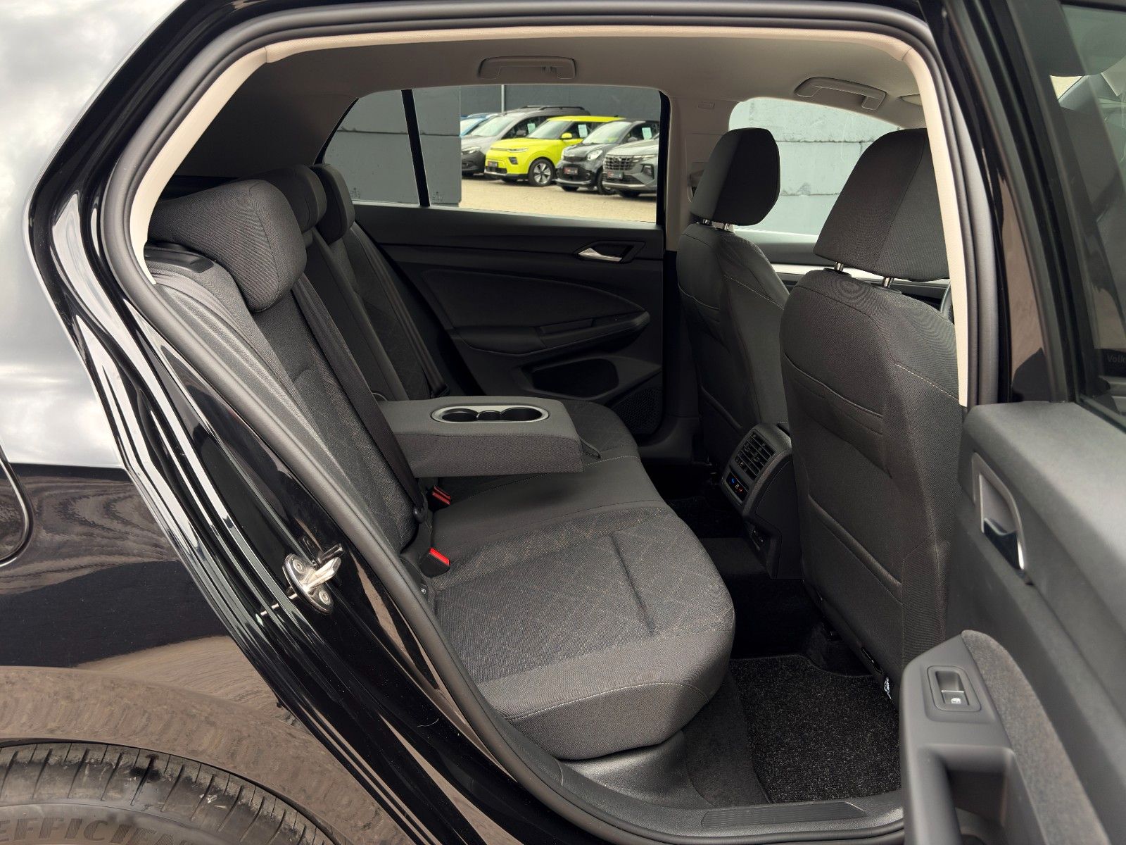 Fahrzeugabbildung Volkswagen Golf VIII Life 1.5 TSI ACC PDC NAV LHZ 3Z-KLIMA