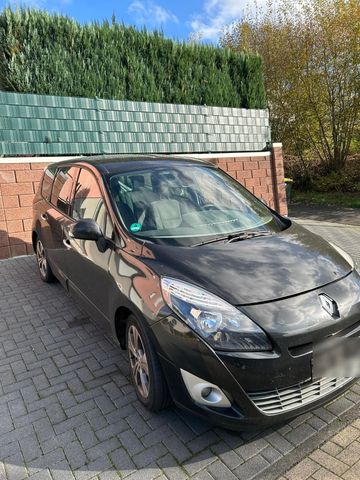 Renault Scenic 1.5 DCI 8fach bereift 7 Sitzer