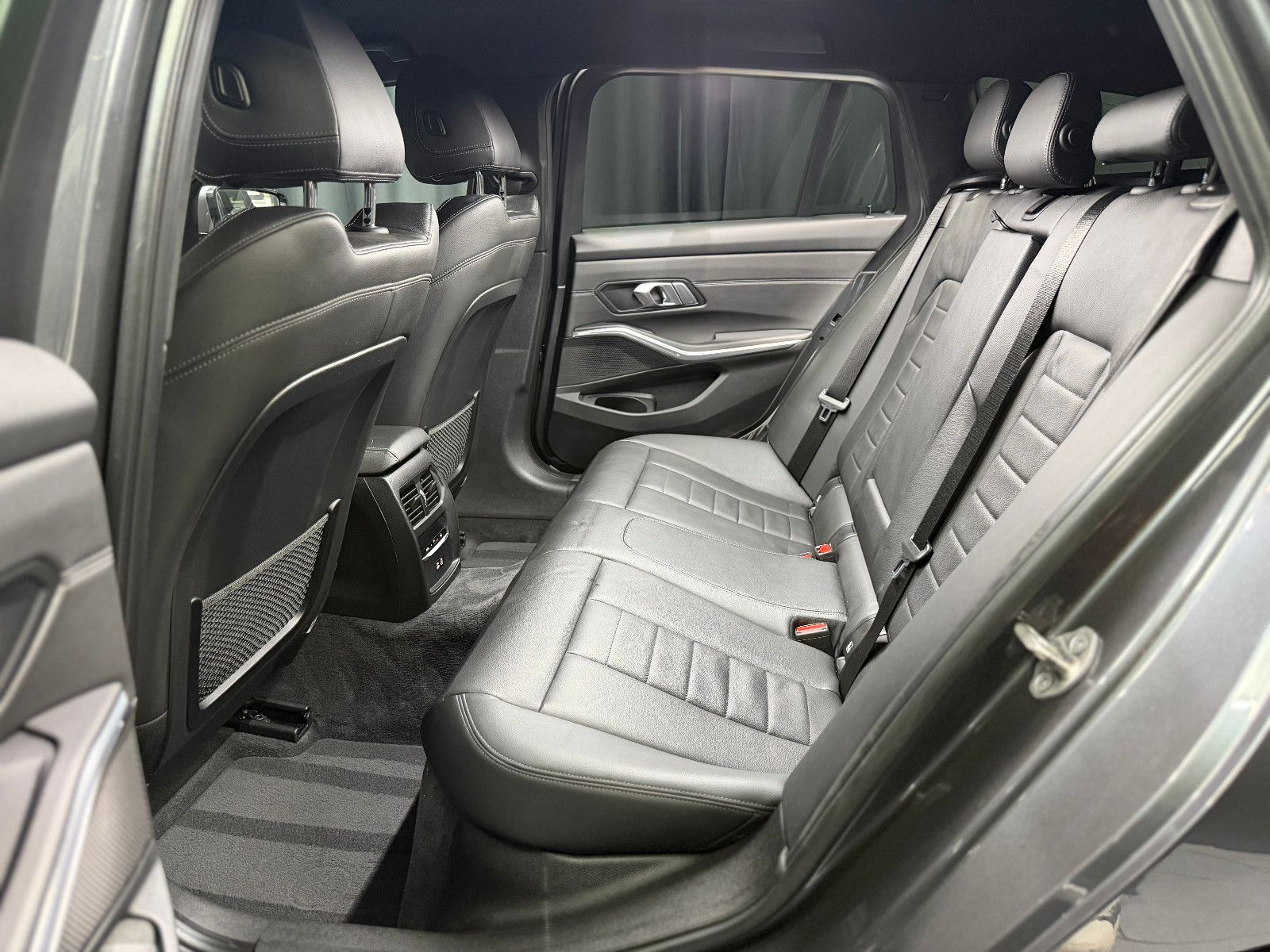 Fahrzeugabbildung BMW 320d Touring xDrive M Sport|HIFI|HuD|LEDER|KAMER