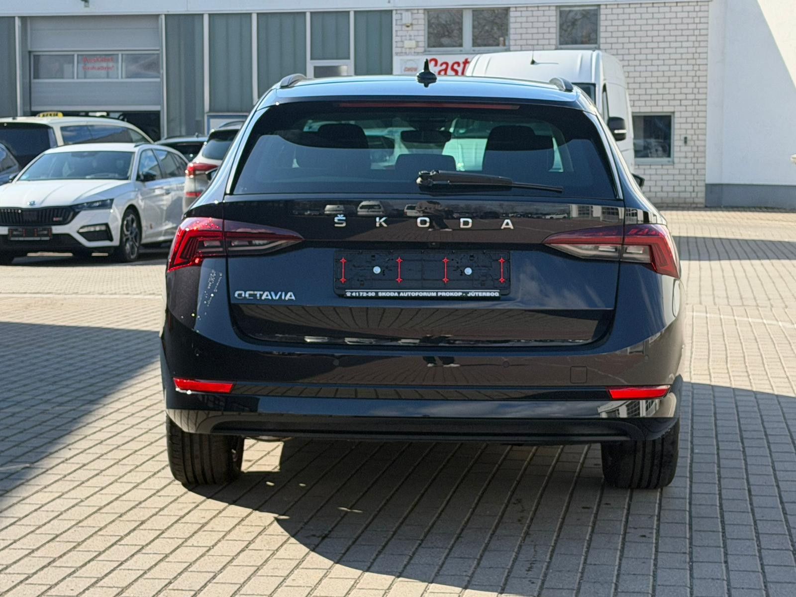 Fahrzeugabbildung SKODA Octavia Combi 2.0 TDI CLEVER *NAVI*ACC*KESSY*BT*