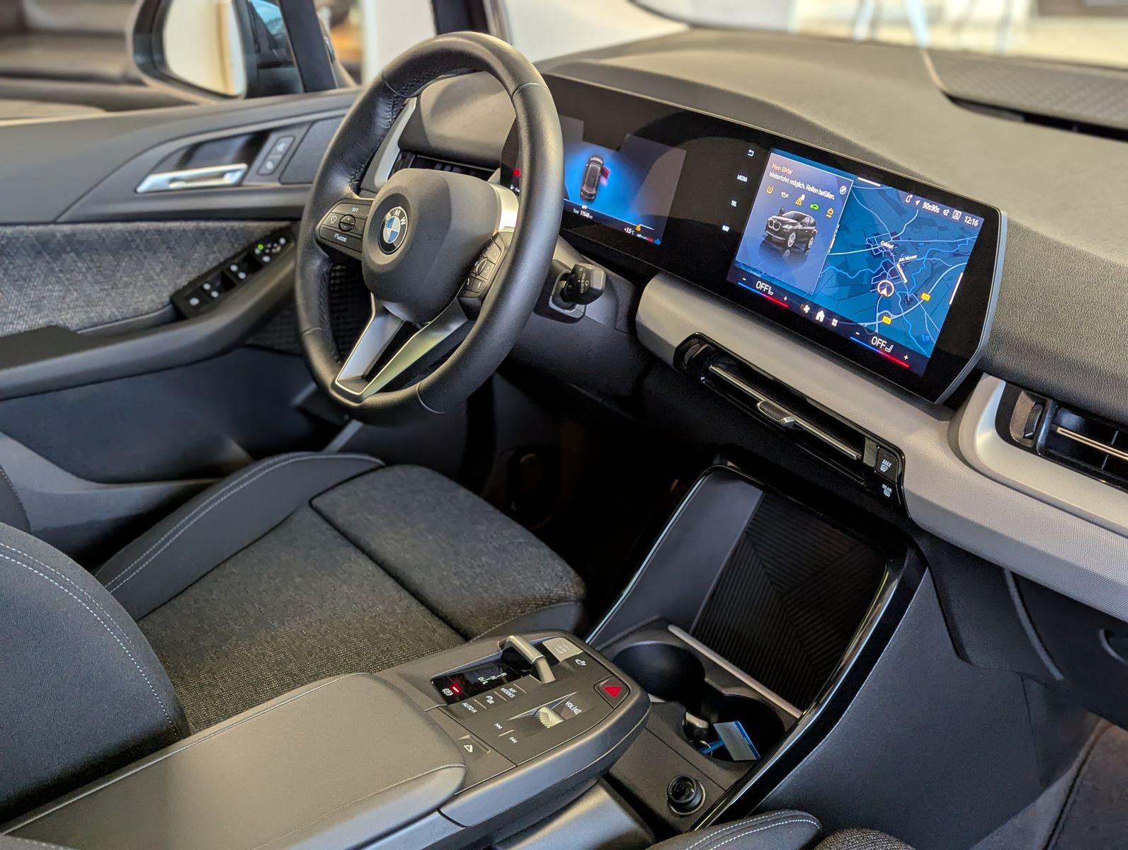 BMW 218 Active Tourer d Panoramadach Kamera AHK - Image 11