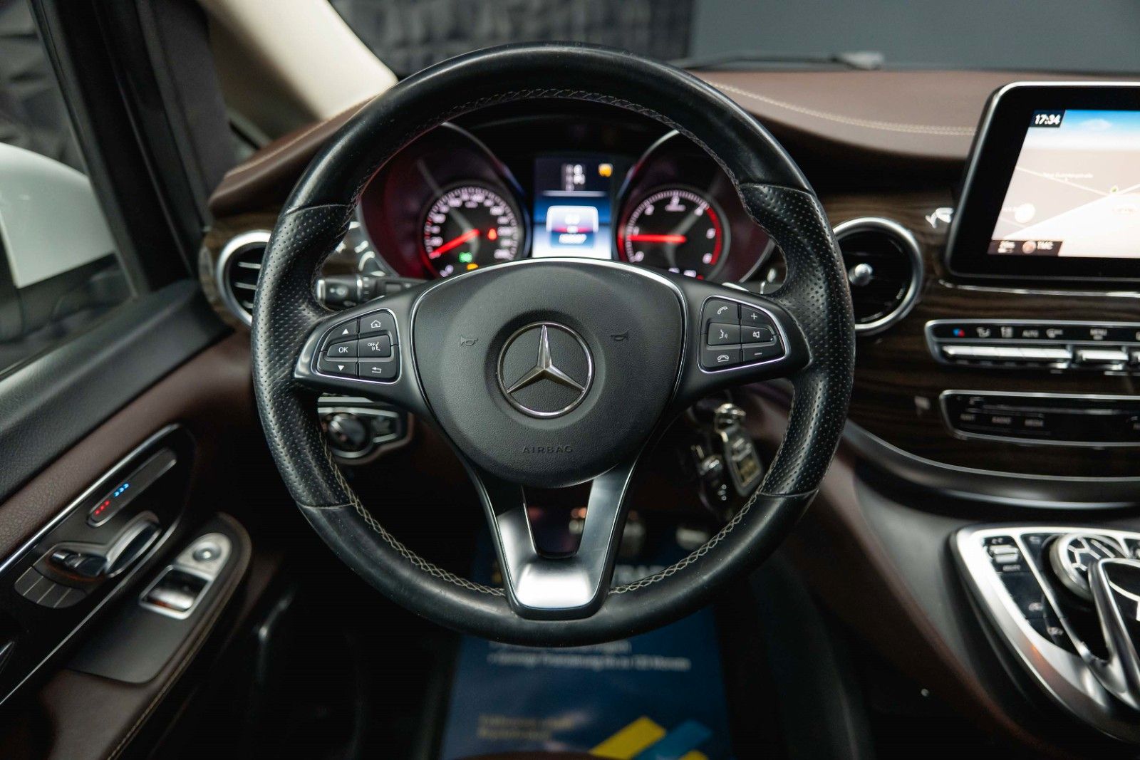 Fahrzeugabbildung Mercedes-Benz V 250 CDI AVANTGARDE EDITION 4MATIC | LED | 19%