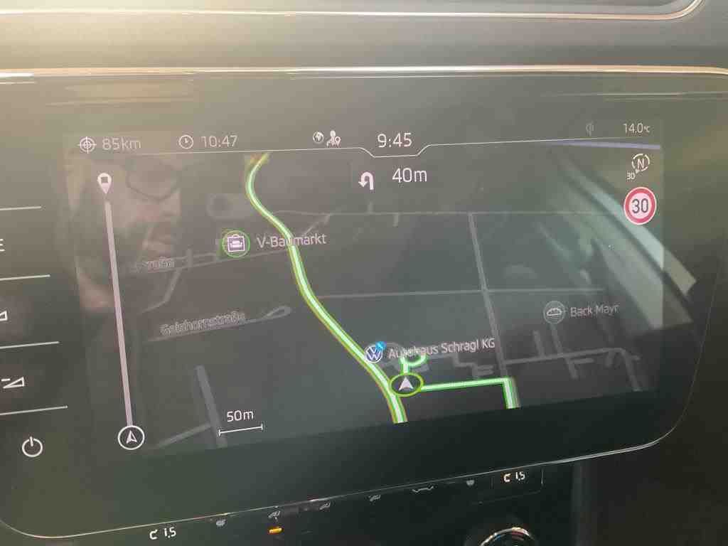 Fahrzeugabbildung SKODA Superb Combi TSI Style DSG Matrix AHK Navi AID b