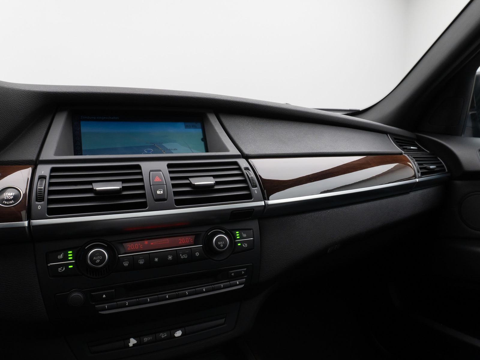Fahrzeugabbildung BMW X5 xD40d Sport Panorama Kamera HUD HiFi SoftCL