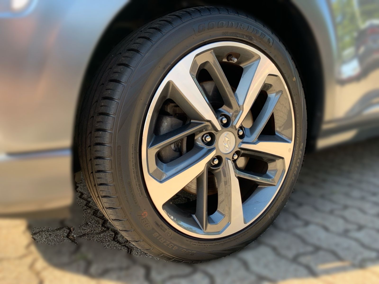 Fahrzeugabbildung Hyundai Kona 1.6 T-GDI Style 4WD Automatik Navi LED