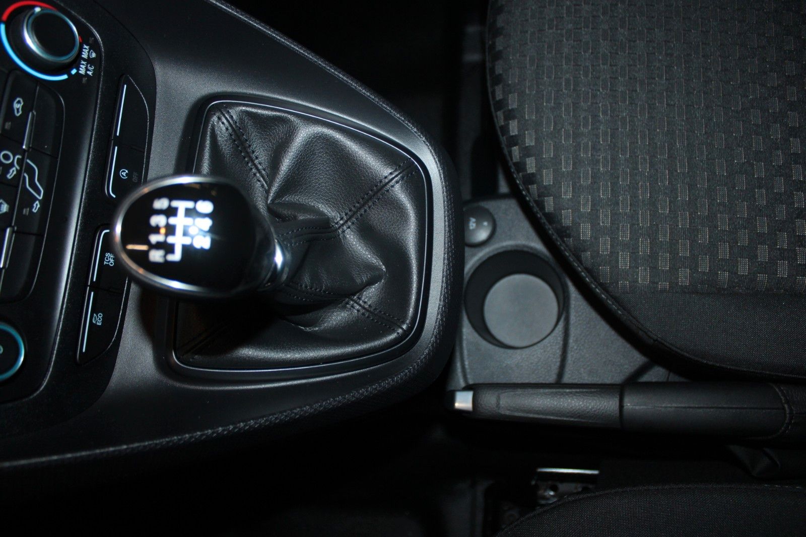 Fahrzeugabbildung Ford Transit Connect TREND L1 KLIMA 3-Sitzer PDC AHK