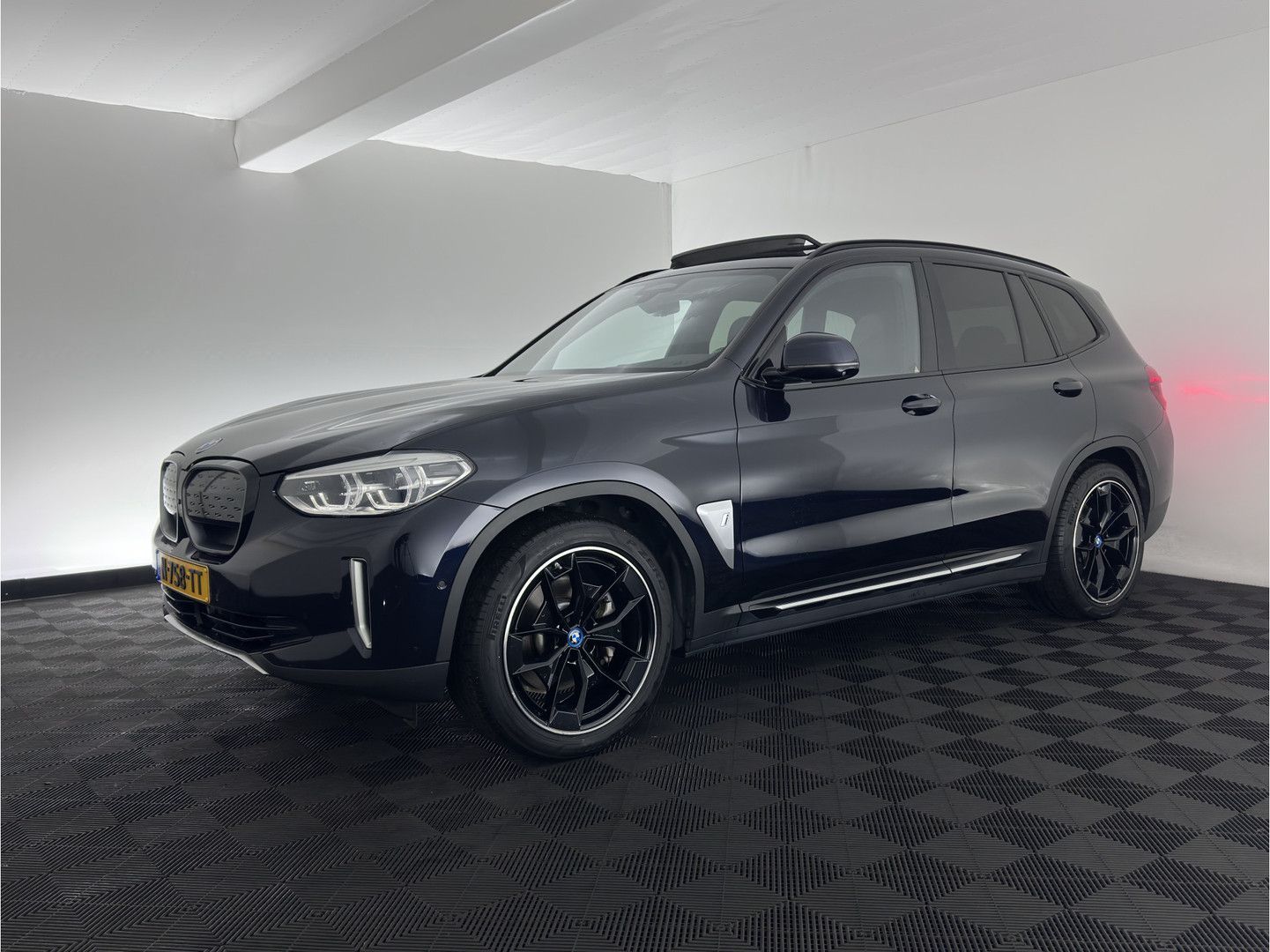 BMW iX3 High Executive 80 kWh [3-Fase-11kW] {SoH-99% imagem 3