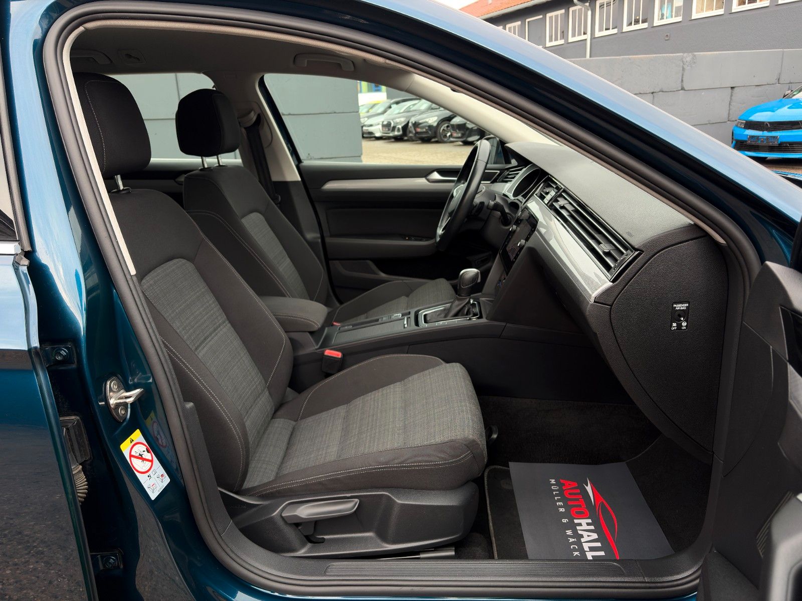 Fahrzeugabbildung Volkswagen Passat Variant 2.0 TSI Buisness Kamera LED ACC
