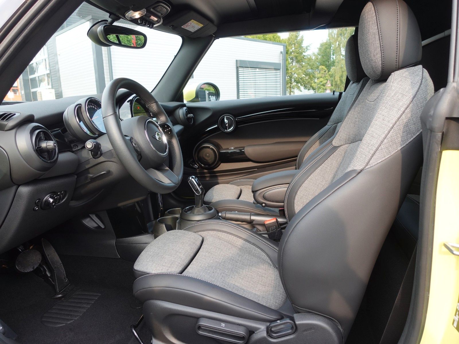 Fahrzeugabbildung MINI Cooper Cabrio Aut. I.Hd Navi CarPlay ZestyYellow